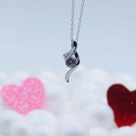 Teardrop Pendant Necklace.